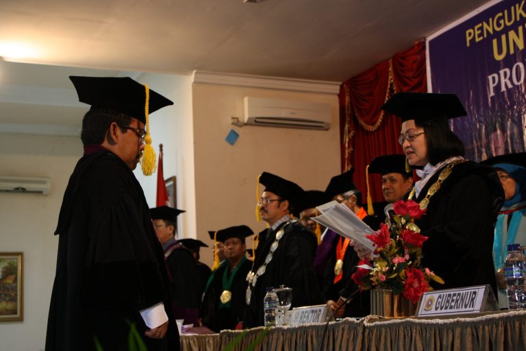 Prof. Dr. Ir. Subriyer Nasir, MS. Resmi Dikukuhkan Sebagai Guru Besar Universitas Sriwijaya